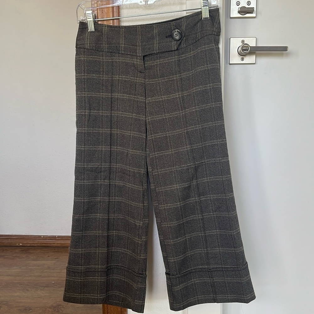 Here are a lovely pair of Tracy Evens trousers. Super cute cut, wide leg size 1